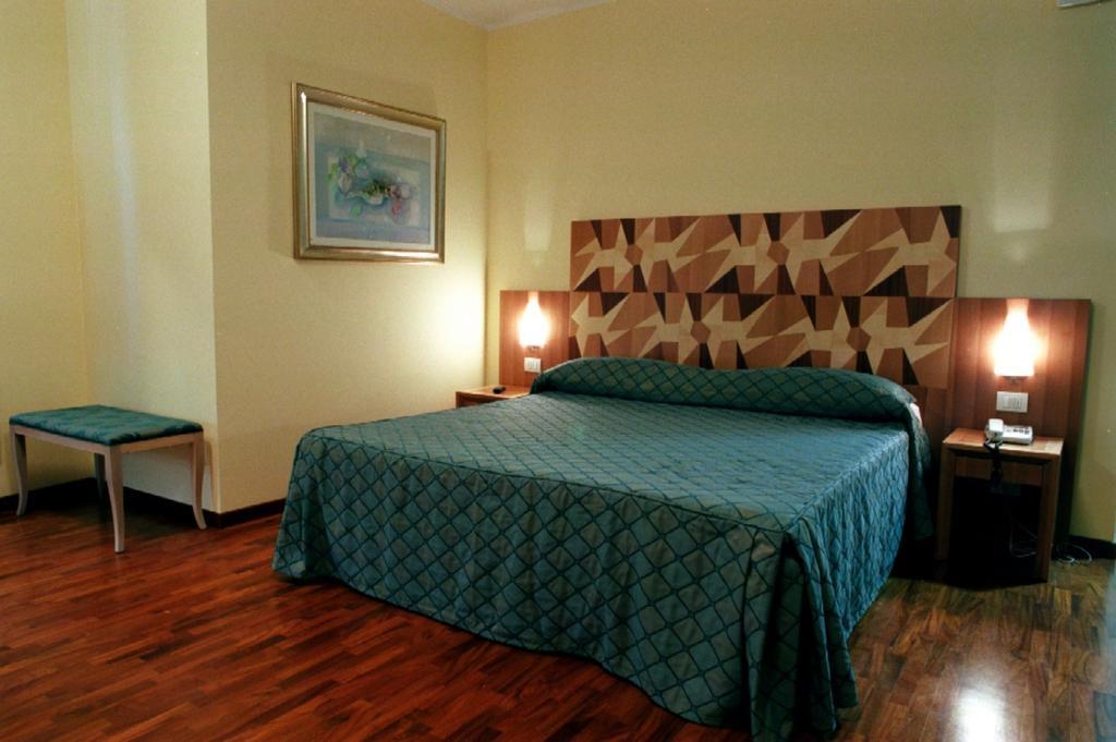 Hotel Della Citta Et De La Ville Forlì Szoba fotó
