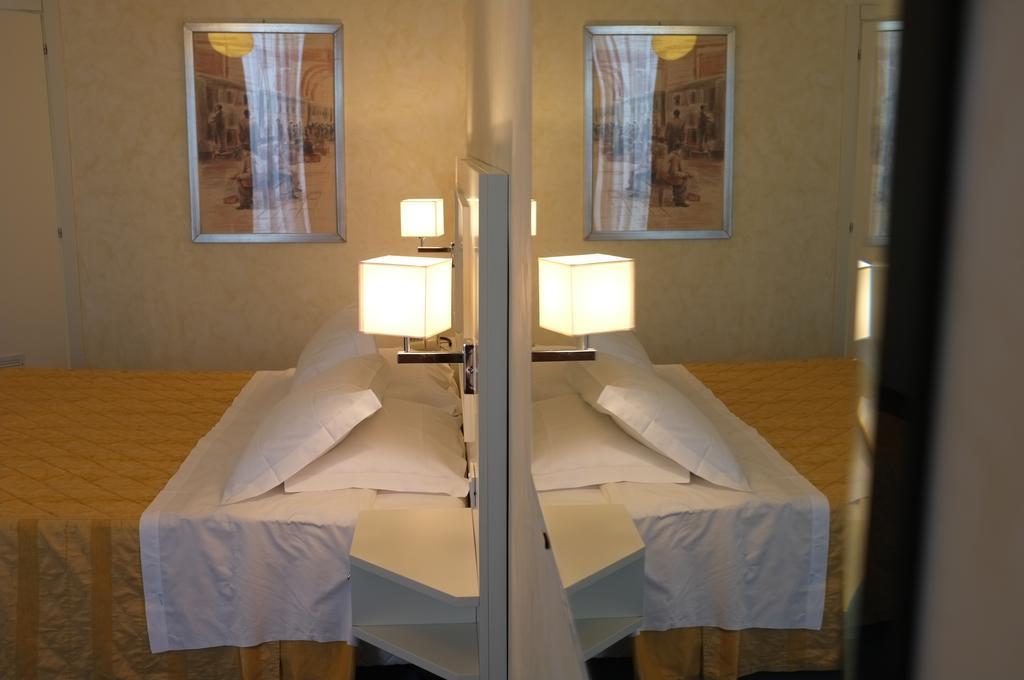 Hotel Della Citta Et De La Ville Forlì Szoba fotó