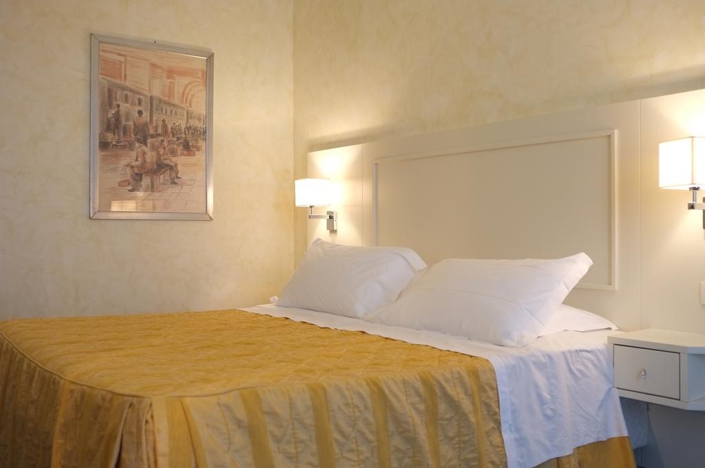 Hotel Della Citta Et De La Ville Forlì Szoba fotó
