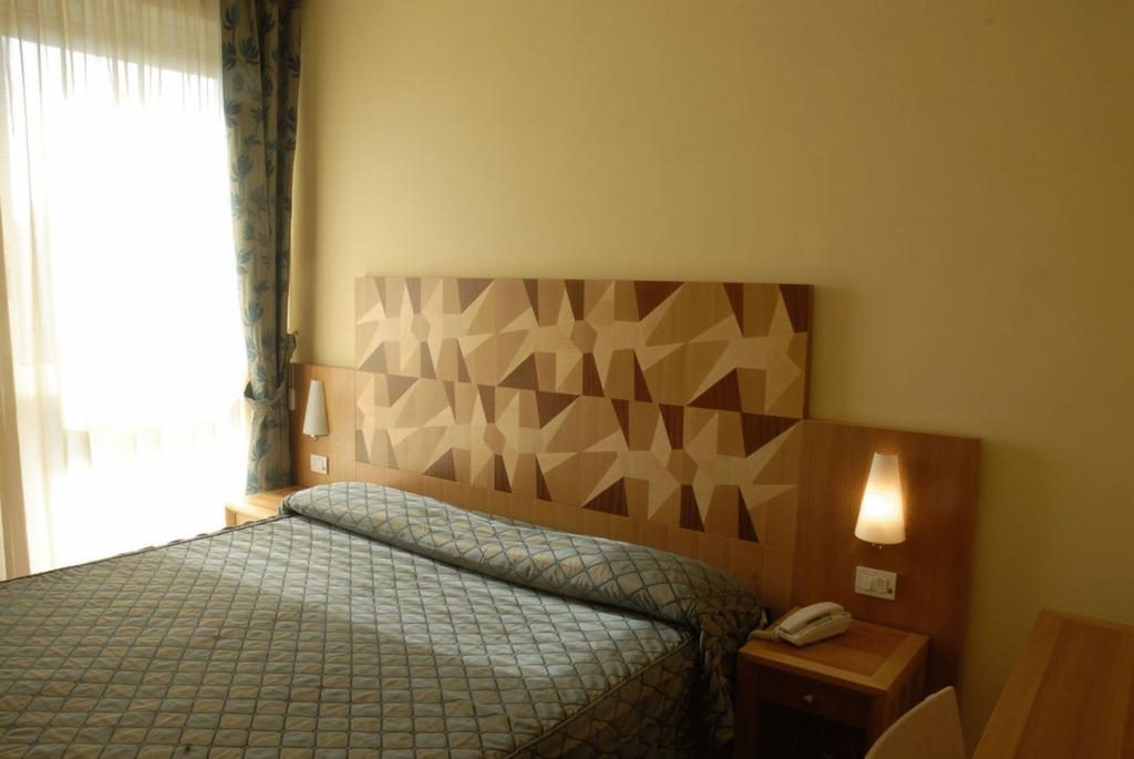 Hotel Della Citta Et De La Ville Forlì Szoba fotó